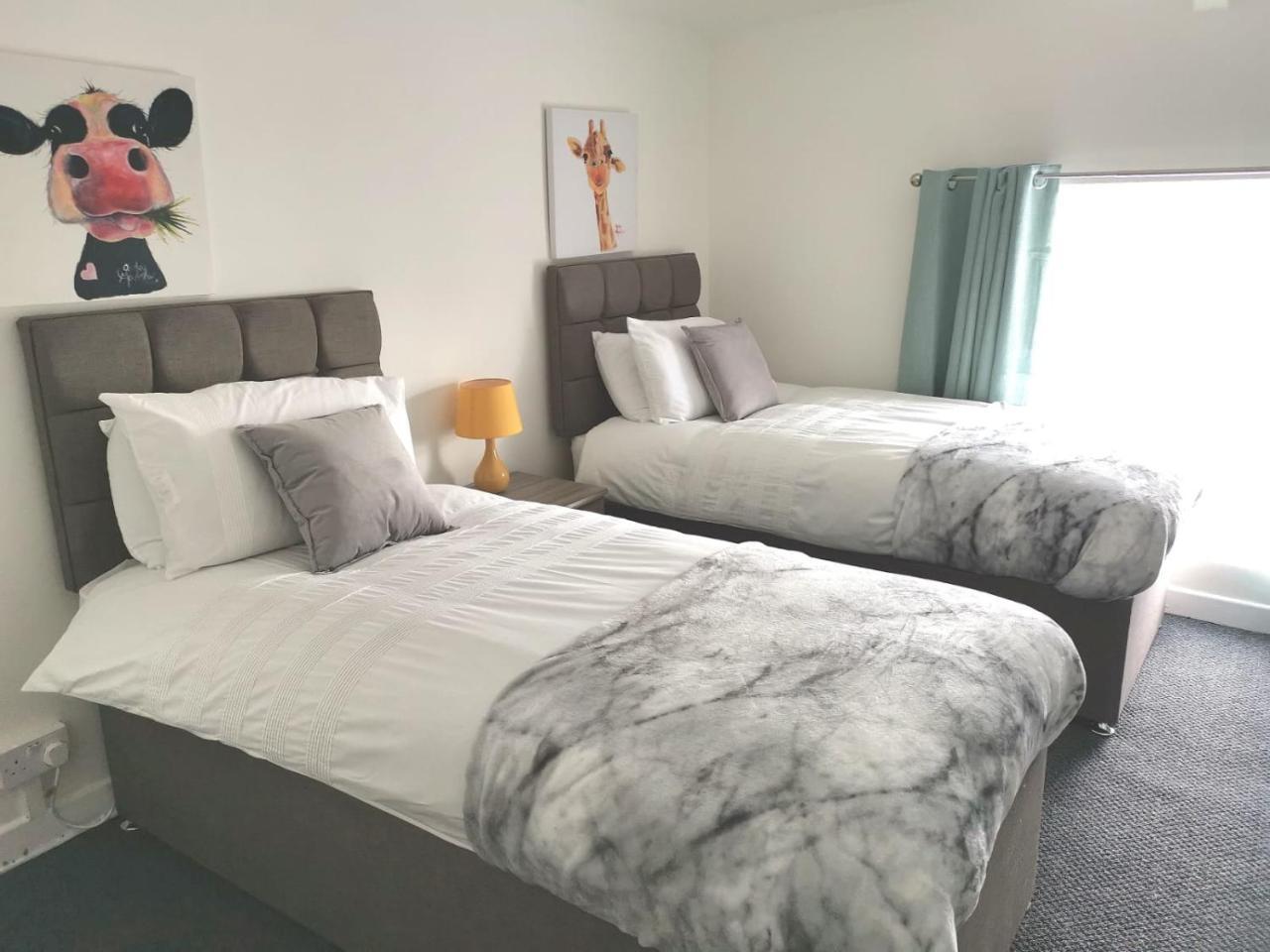 Parking, Smart Tv'S In All Rooms, Central Location Swansea Luaran gambar