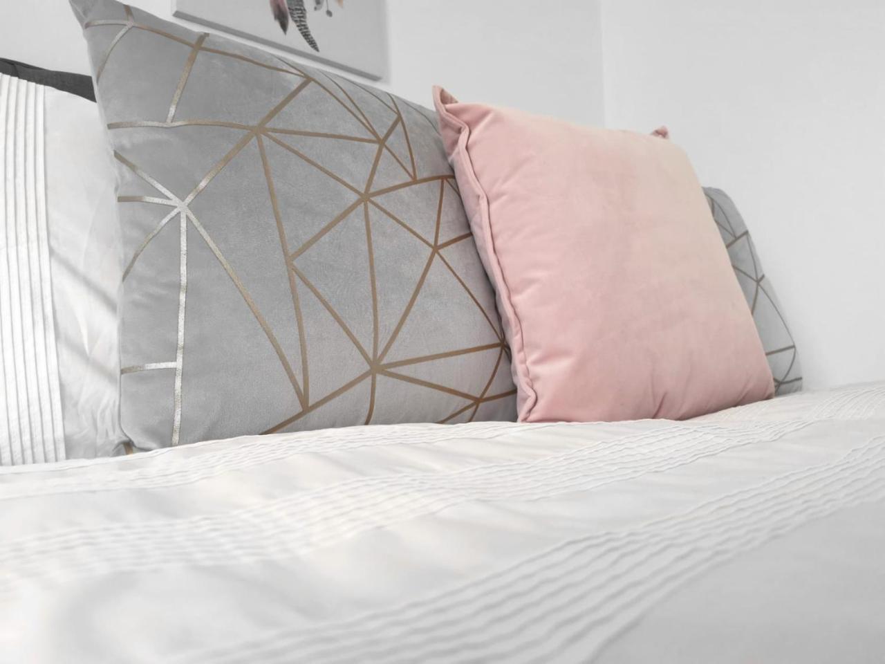 Parking, Smart Tv'S In All Rooms, Central Location Swansea Luaran gambar