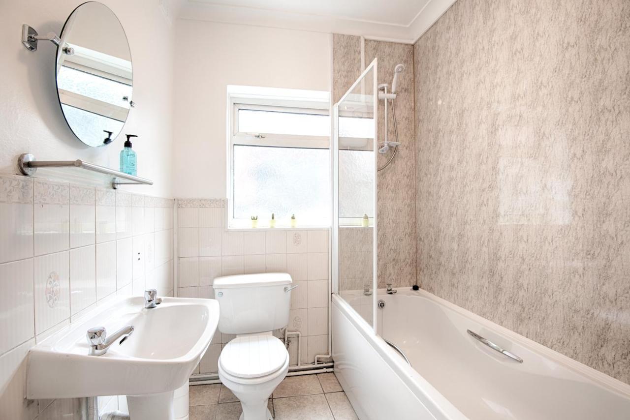 Parking, Smart Tv'S In All Rooms, Central Location Swansea Luaran gambar