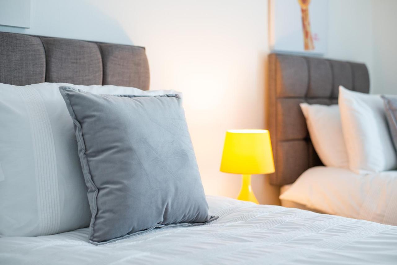 Parking, Smart Tv'S In All Rooms, Central Location Swansea Luaran gambar